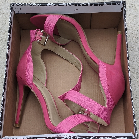 Fuschia stilleto shoes - Picture 5 of 5